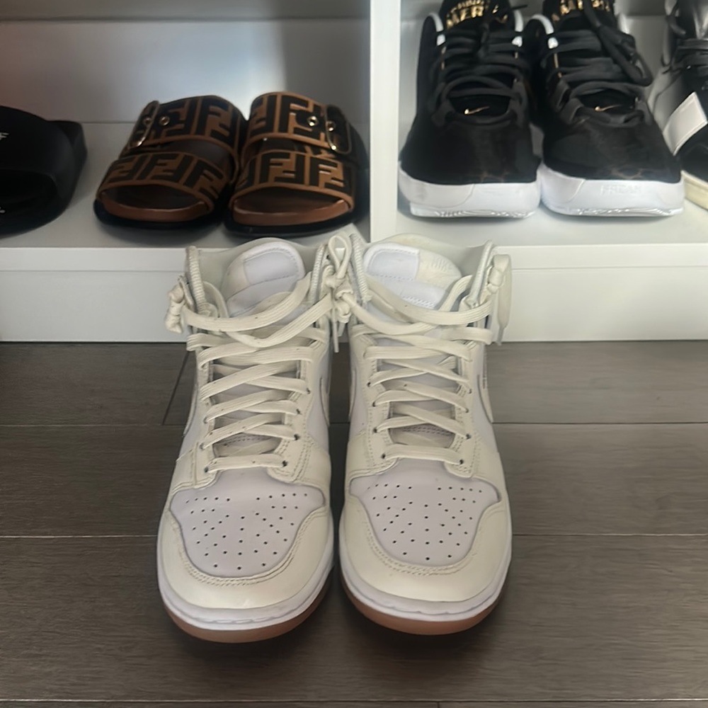 Nike High top dunks gum bottom